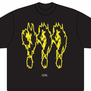 T-shirt noir A?K universe avec trois point d'interrogation jaunes.